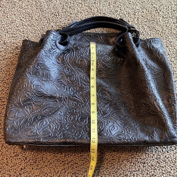 Isa Dora Black Italian Leather Large Shoulder/Tote Bag in Like New Condition - Picture 9 of 10